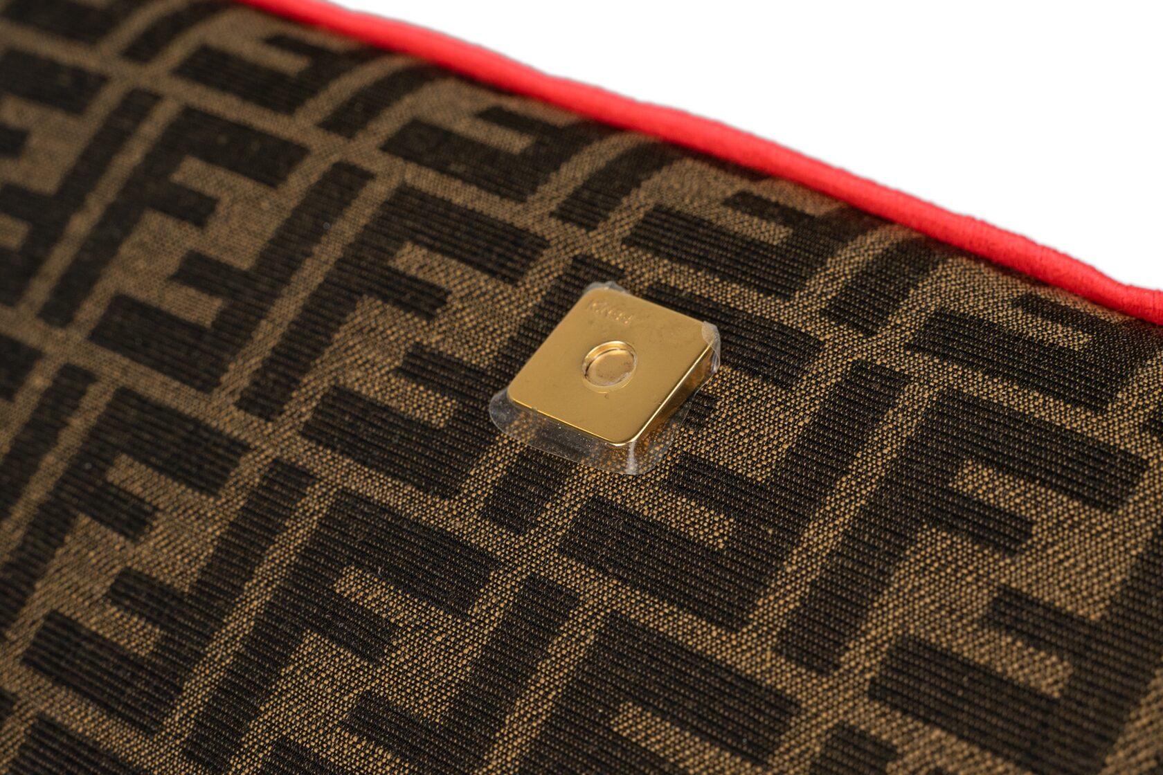 Fendi Baguette Großes Jacquard-Logo in Rosa im Angebot 8