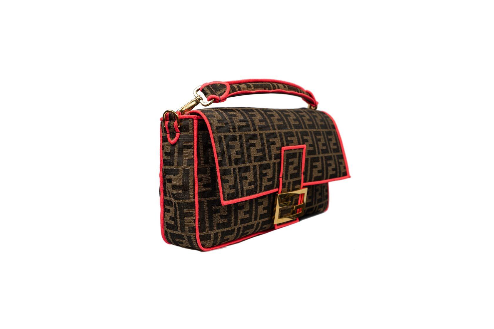 Fendi Baguette Großes Jacquard-Logo in Rosa im Angebot 10