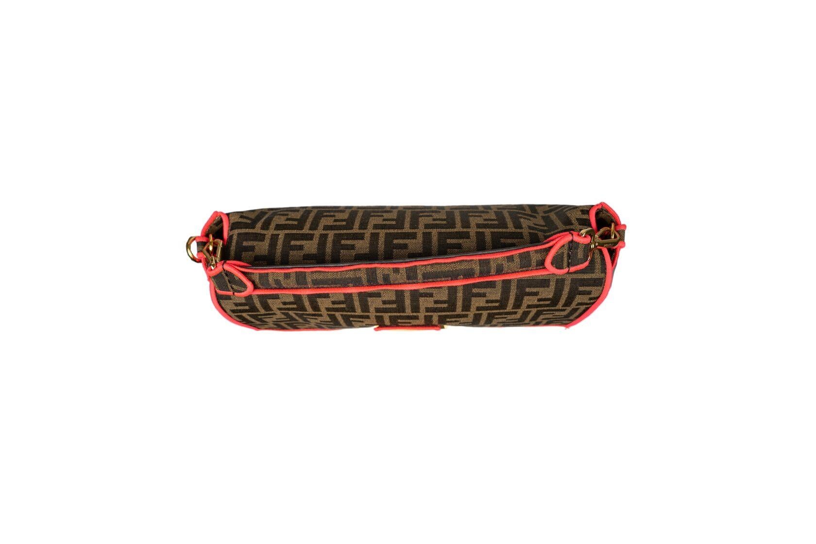 Fendi Baguette Großes Jacquard-Logo in Rosa im Angebot 1