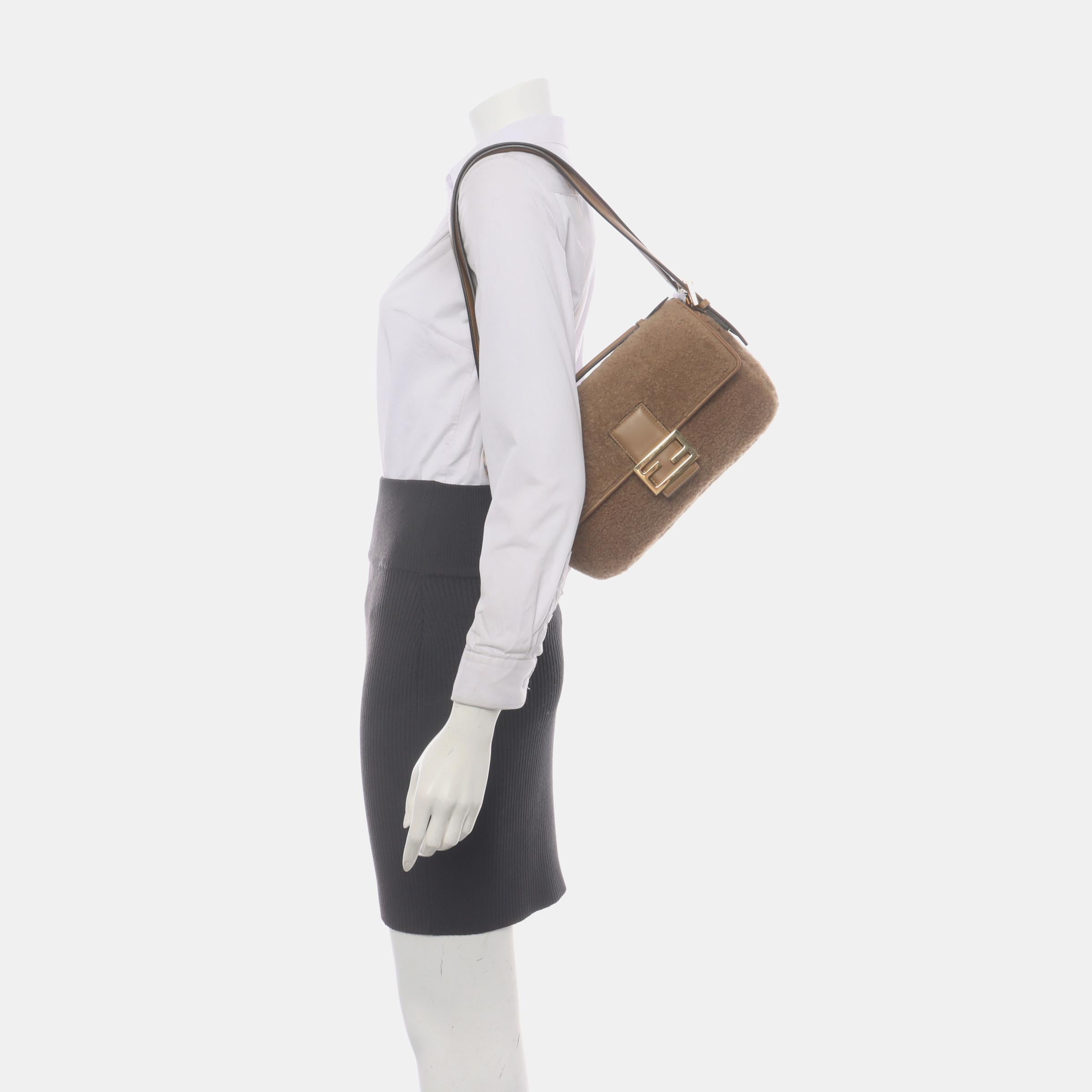 Carry it by hand, on the shoulder, or across the body for versatile use. Featuring a top flap with magnetic closure and the signature FF clasp, it's the perfect accessory for any occasion.

CONDITION: EXCELLENT

This preloved item is in excellent