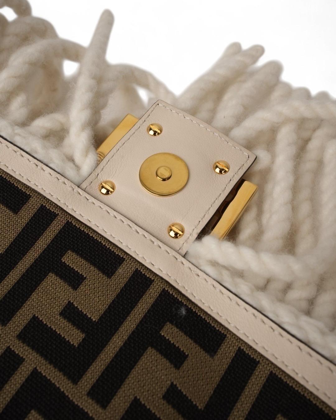 Fendi Baguette Medium Lana Frange Crema en vente 6