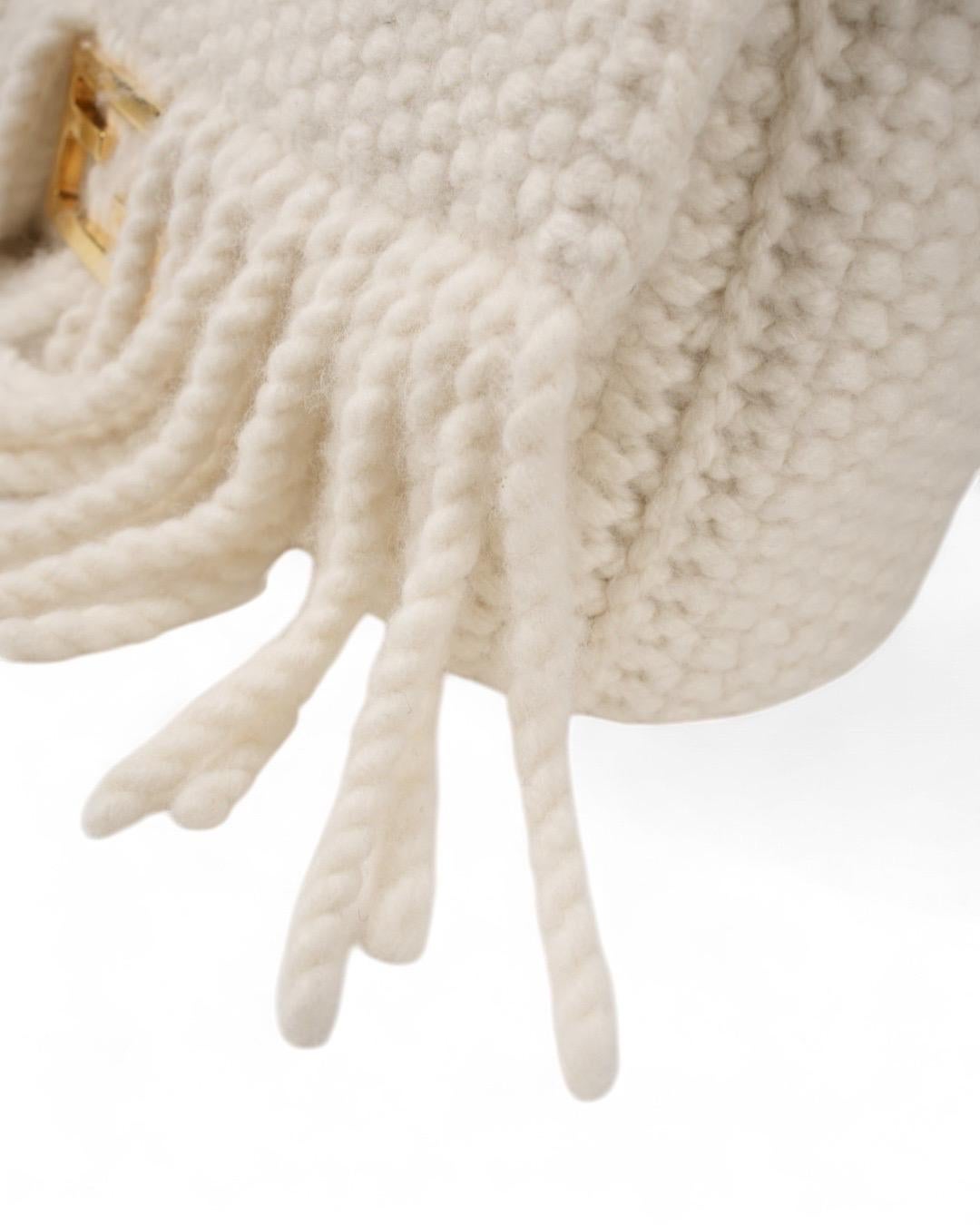 Fendi Baguette Medium Lana Frange Crema en vente 7