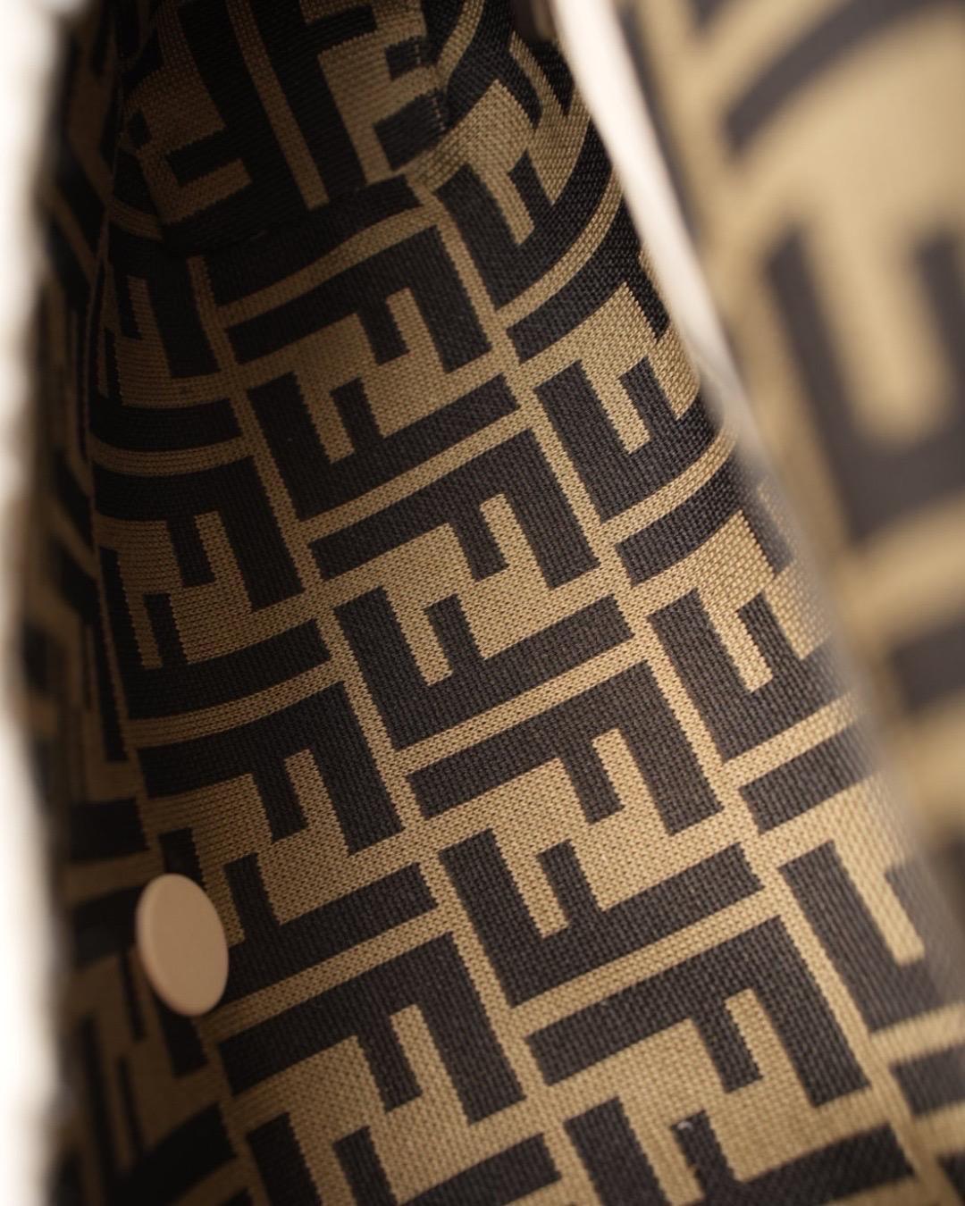 Fendi Baguette Medium Lana Frange Crema en vente 9