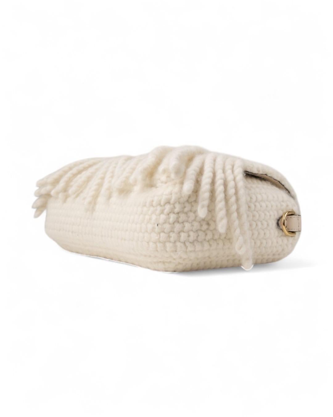 Fendi Baguette Medium Lana Frange Crema Unisexe en vente
