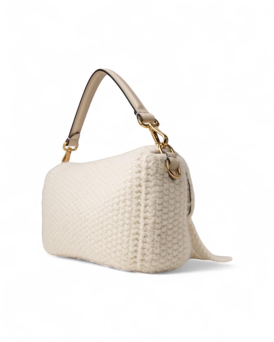 Fendi Baguette Medium Lana Frange Crema en vente 1