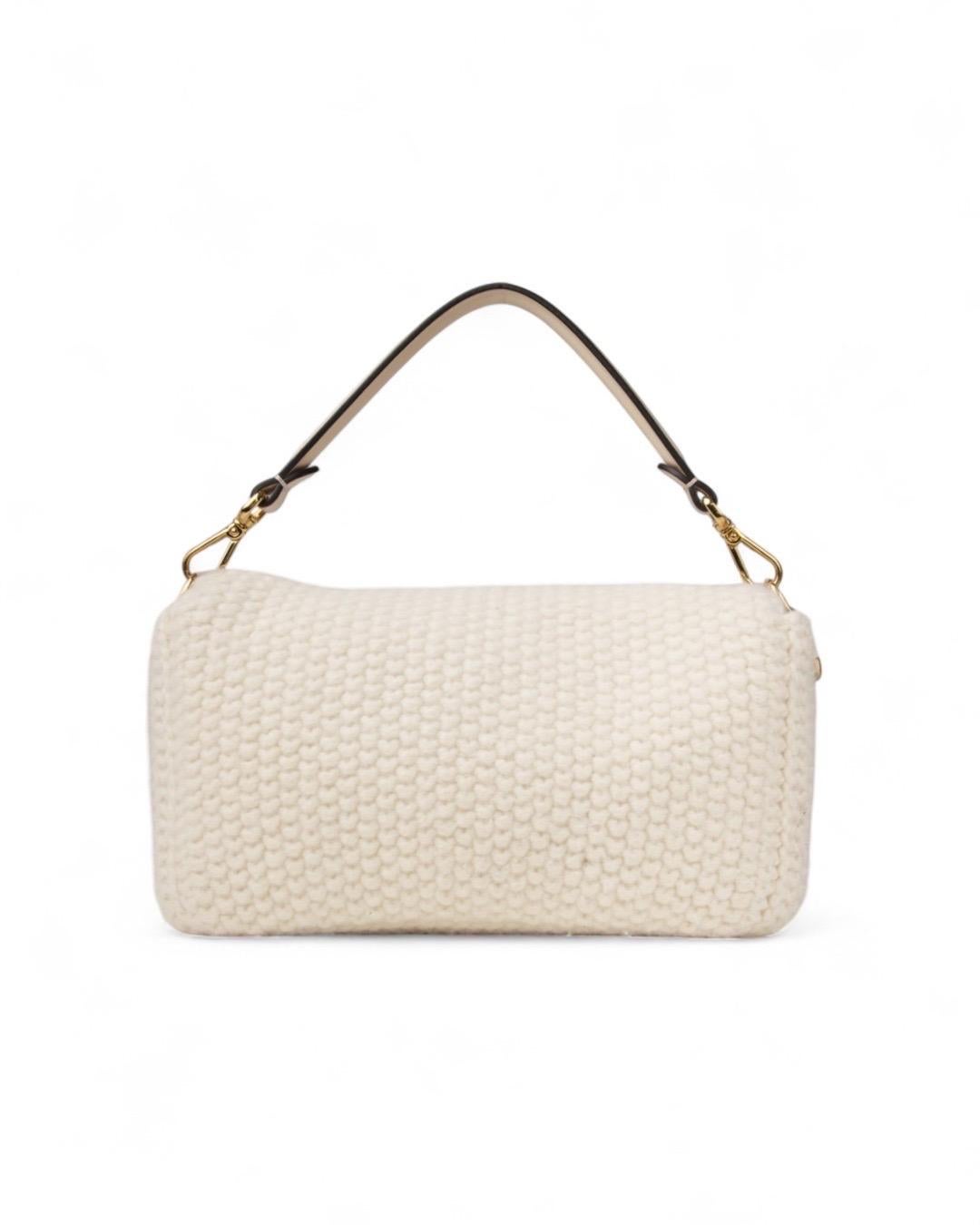 Fendi Baguette Medium Lana Frange Crema en vente 4