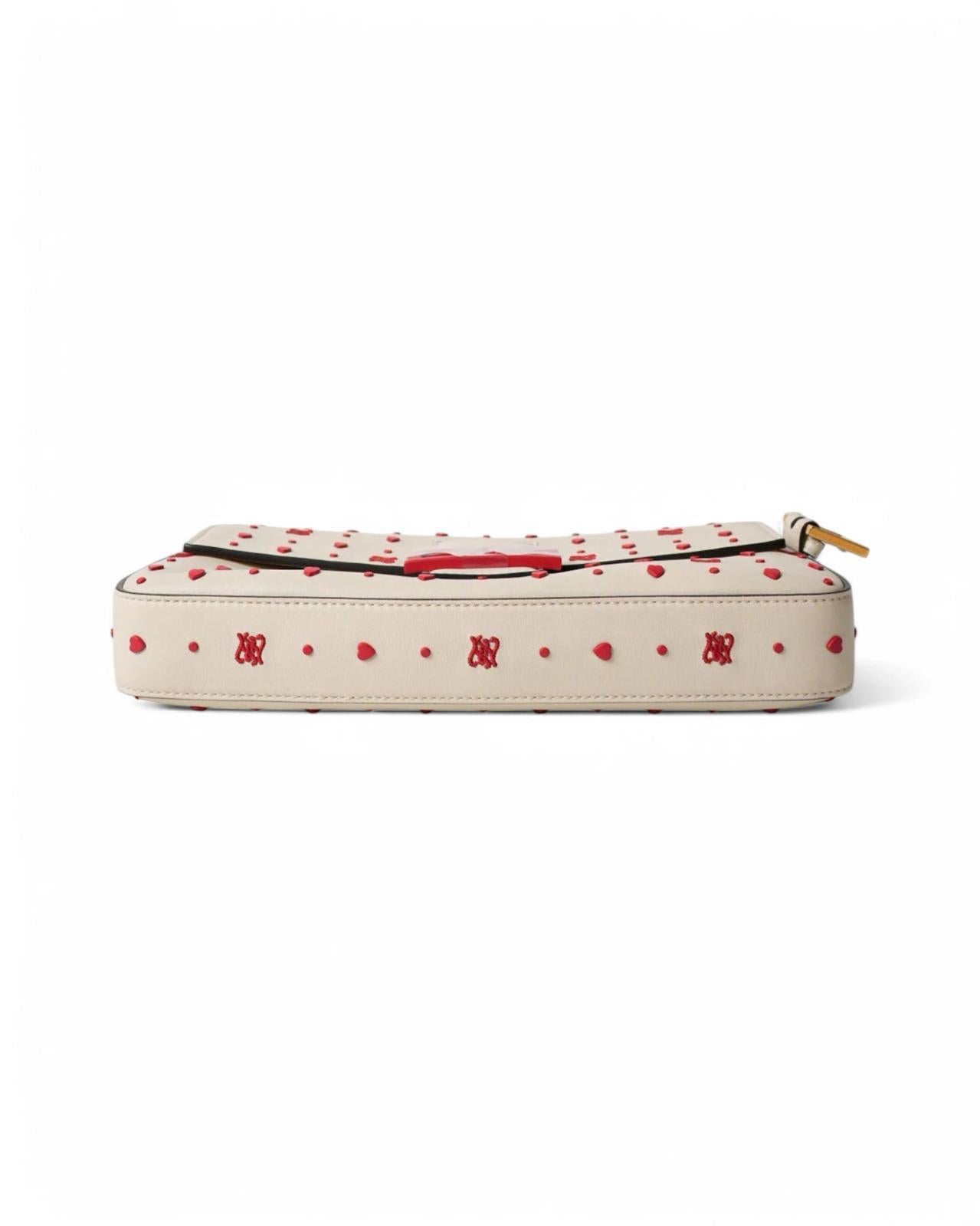 Fendi Baguette Medium Love Weiß im Angebot 2