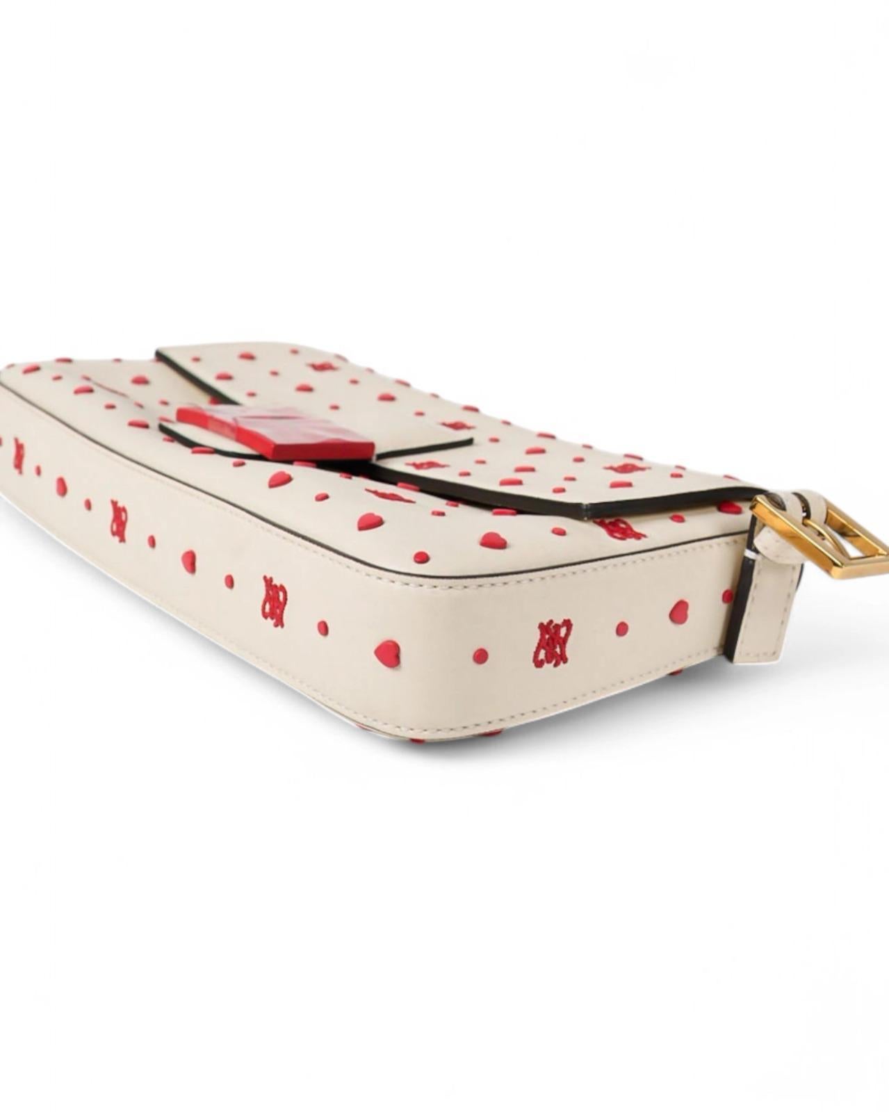 Fendi Baguette Medium Love Weiß im Angebot 4