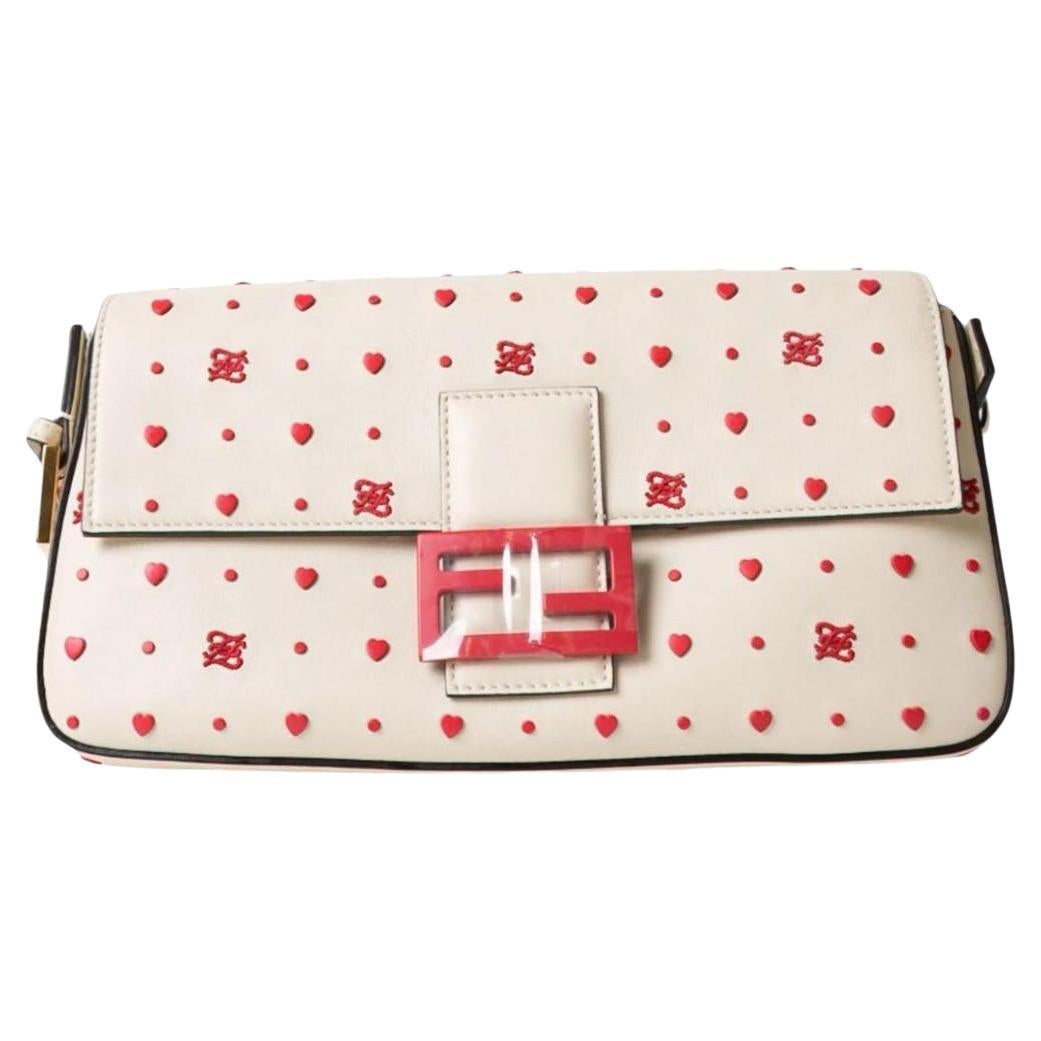 Fendi Baguette Medium Love Weiß im Angebot