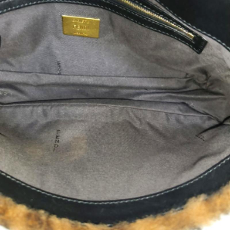 Fendi Baguette Medium Shearling Vitello Dolce Marco FF 1974 Tobacco Brown Zucca In Excellent Condition For Sale In AUBERVILLIERS, FR