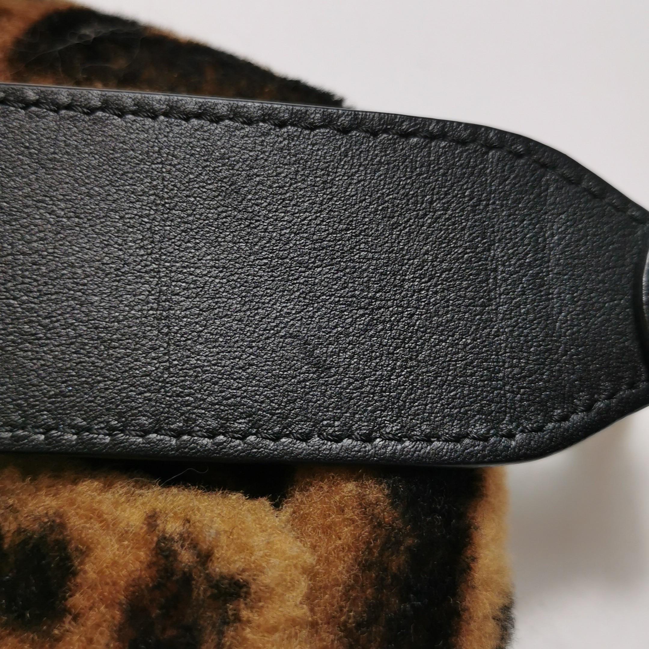 Fendi Baguette Medium Shearling Vitello Dolce Marco FF 1974 Tobacco Brown Zucca For Sale 3