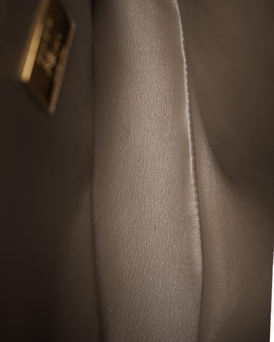 Fendi Baguette Medium Tortora en vente 11