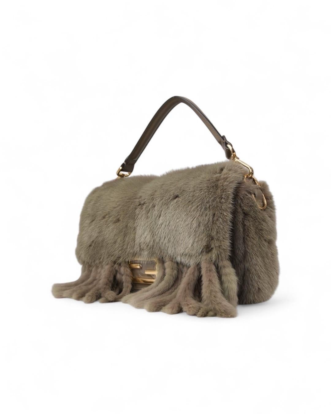 Gris Fendi Baguette Medium Tortora en vente