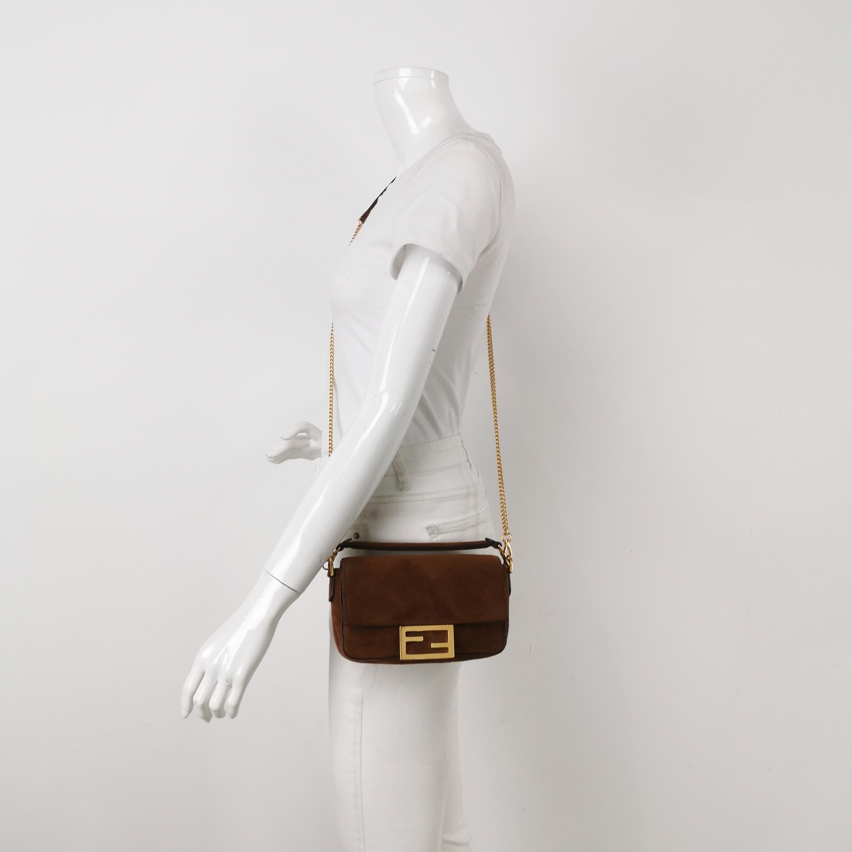CONDITION: Very good

This preloved item is in excellent condition with light signs of use. There may be light scuffs around the corners of the base, flaps, and handle. Light stains on the suede.

DETAILS

FENDI
Baguette 
Size: mini
Dimensions: