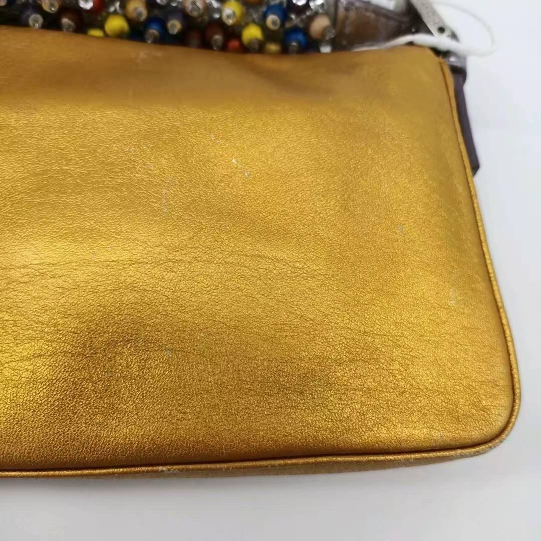 Fendi baguette mini in nappa oro con tracolla in perline in vendita 6