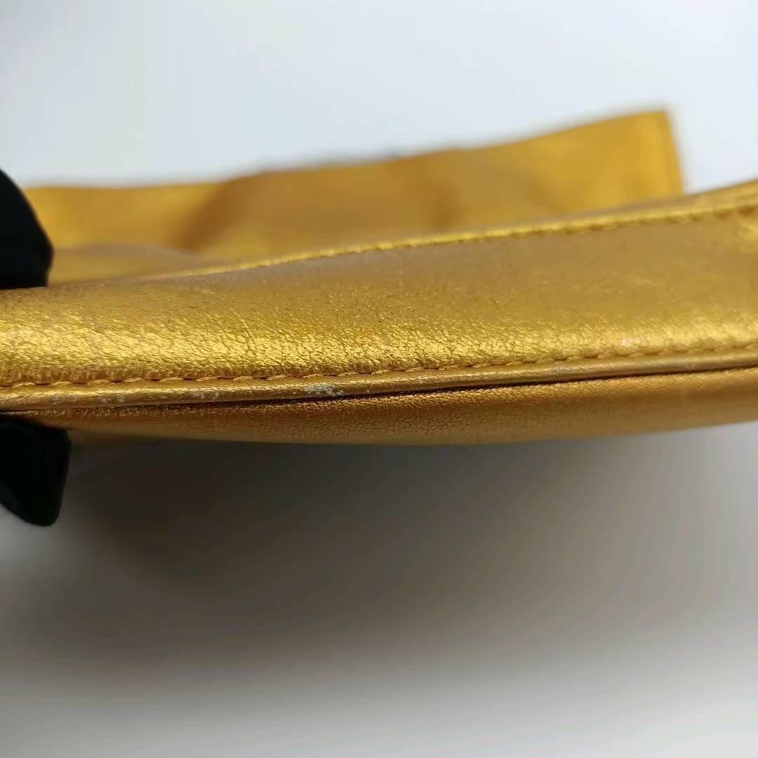 Fendi baguette mini in nappa oro con tracolla in perline in vendita 7