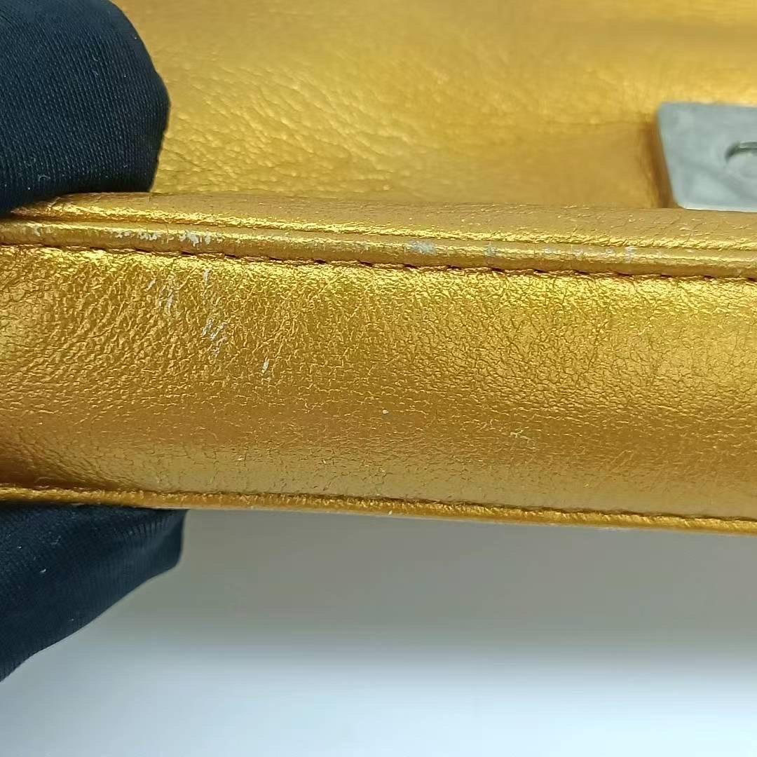 Fendi baguette mini in nappa oro con tracolla in perline in vendita 9