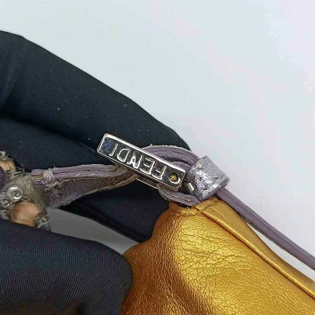 Fendi baguette mini in nappa oro con tracolla in perline in vendita 14