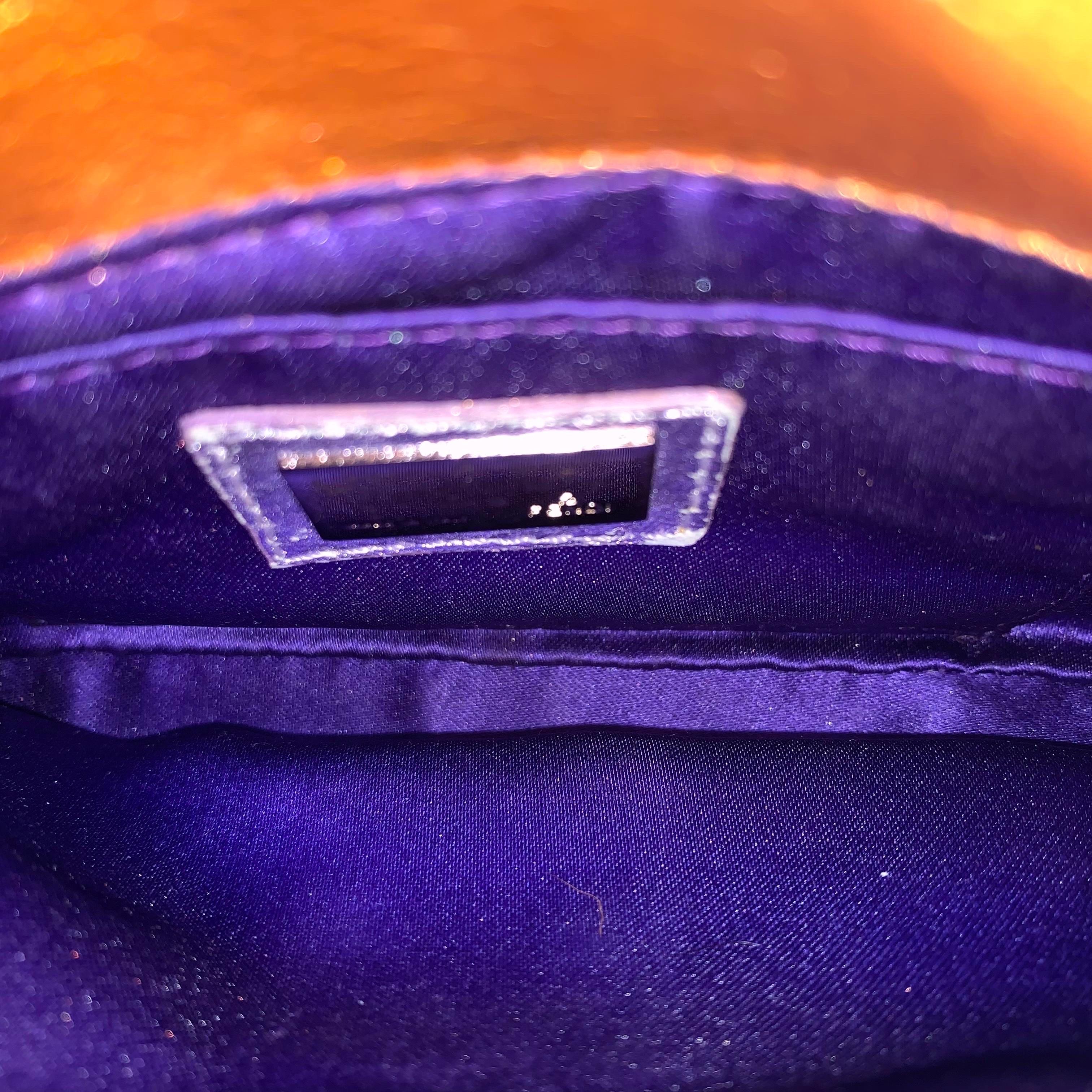 Fendi baguette mini in nappa oro con tracolla in perline in vendita 1