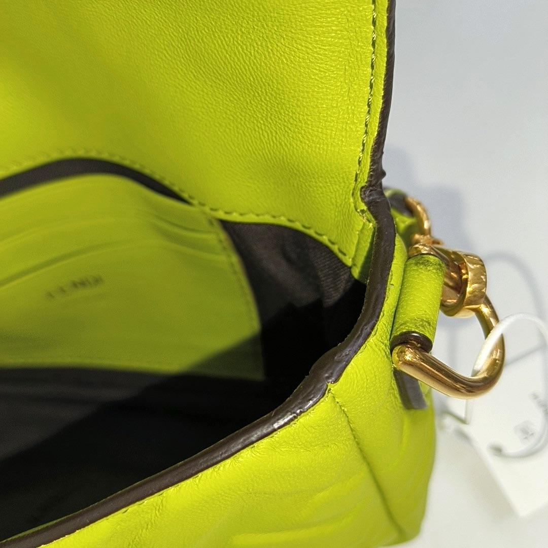 Fendi Baguette Mini Grüne Nappa Leder-Umhängetasche 8