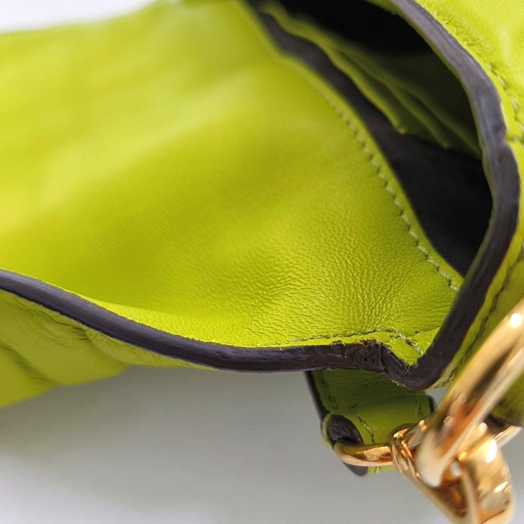Fendi Baguette Mini Grüne Nappa Leder-Umhängetasche 3