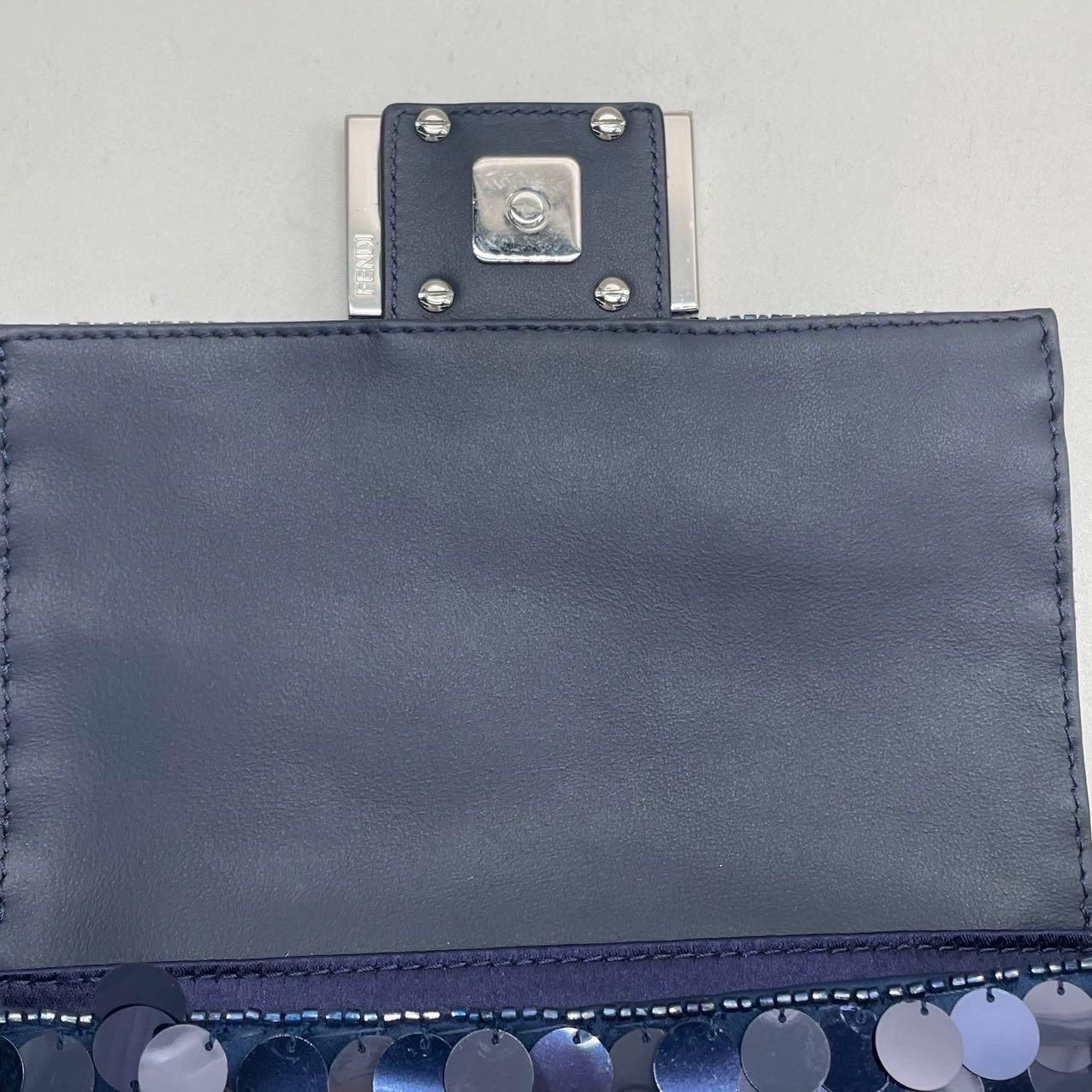 Fendi Baguette Mini Navy Sequins Chain Strap Crossbody Bag en vente 6