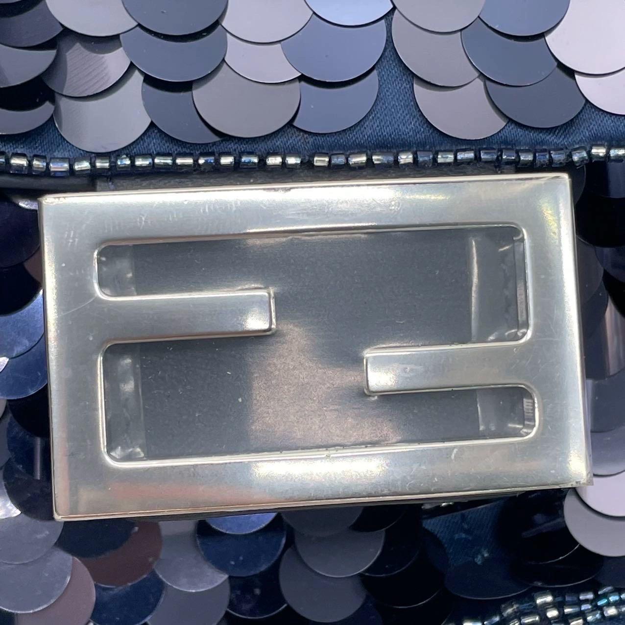 Fendi Baguette Mini Navy Sequins Chain Strap Crossbody Bag en vente 8