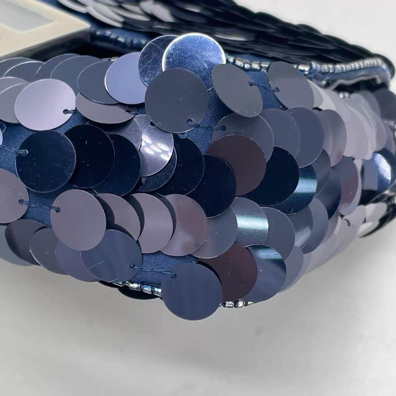 Fendi Baguette Mini Navy Sequins Chain Strap Crossbody Bag en vente 13