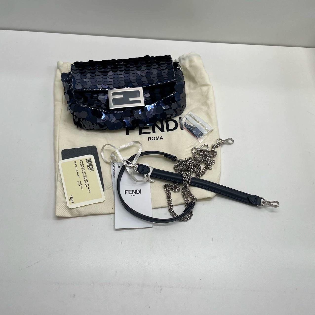 Fendi Baguette Mini Navy Sequins Chain Strap Crossbody Bag en vente 3