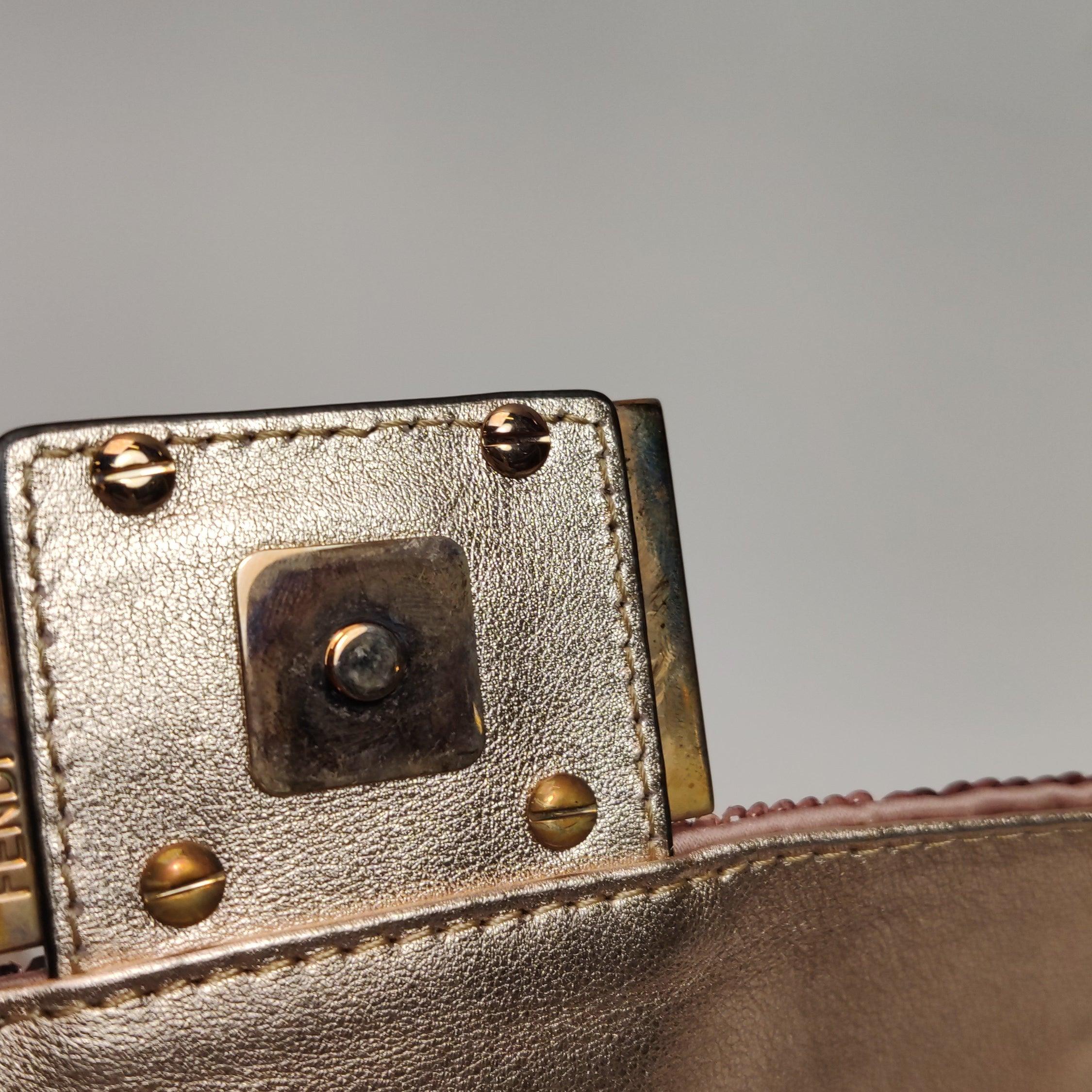 Fendi Baguette Mini Rosa Glitter Paillettes Borsa a tracolla Speciale San Valentino in vendita 6