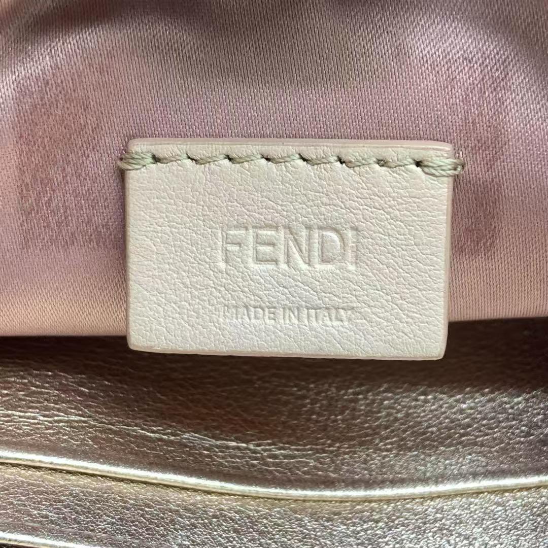 Fendi Baguette Mini Rosa Glitter Paillettes Borsa a tracolla Speciale San Valentino in vendita 13