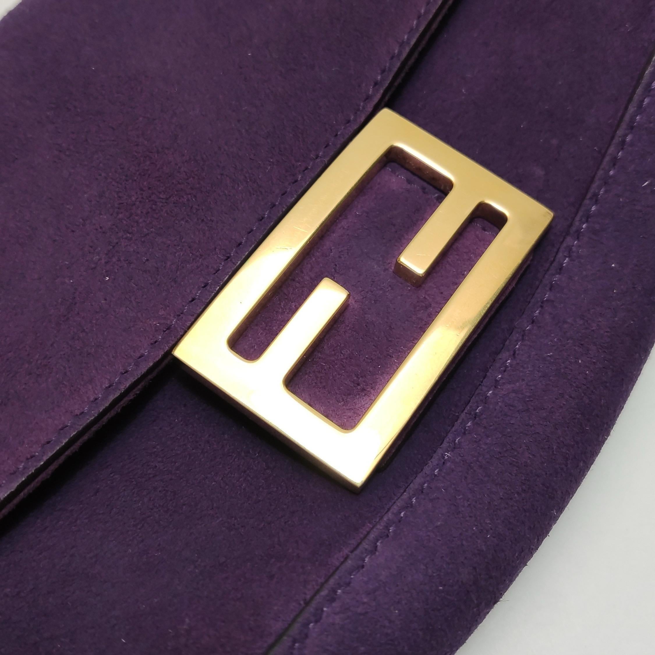 Fendi Baguette Mini Purple Suede Gold Hardware Crossbody Bag en vente 6