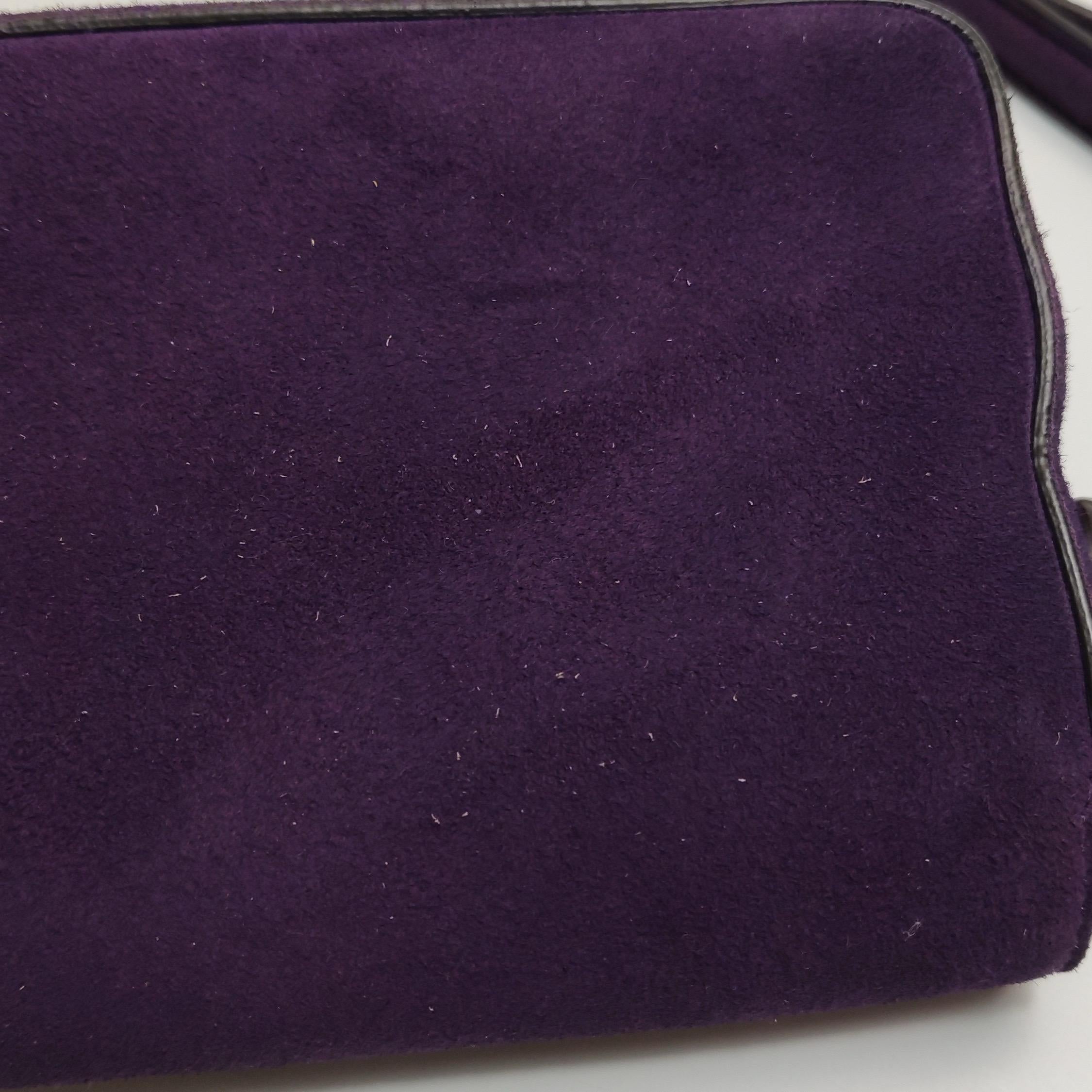 Fendi Baguette Mini Purple Suede Gold Hardware Crossbody Bag en vente 8