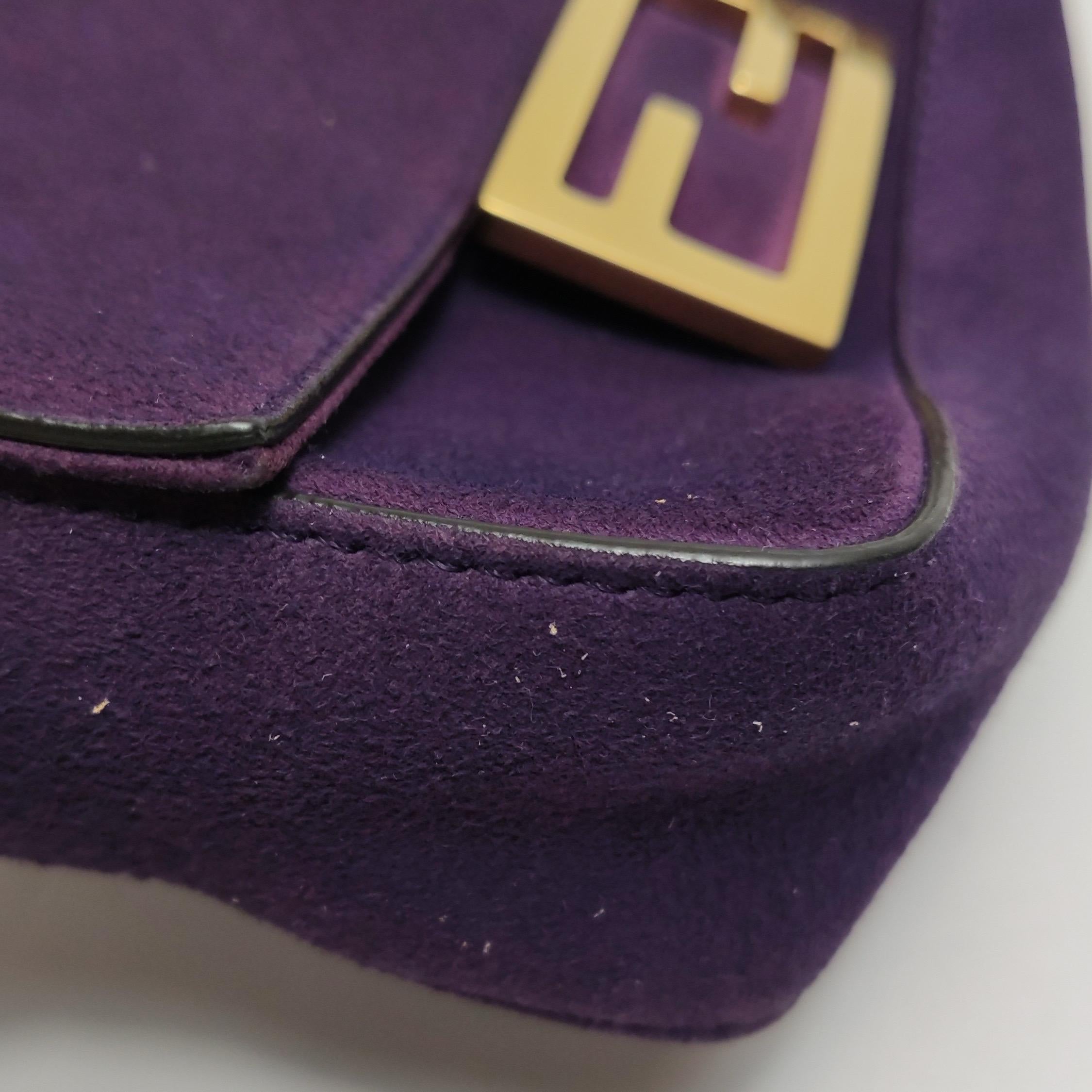 Fendi Baguette Mini Purple Suede Gold Hardware Crossbody Bag en vente 13