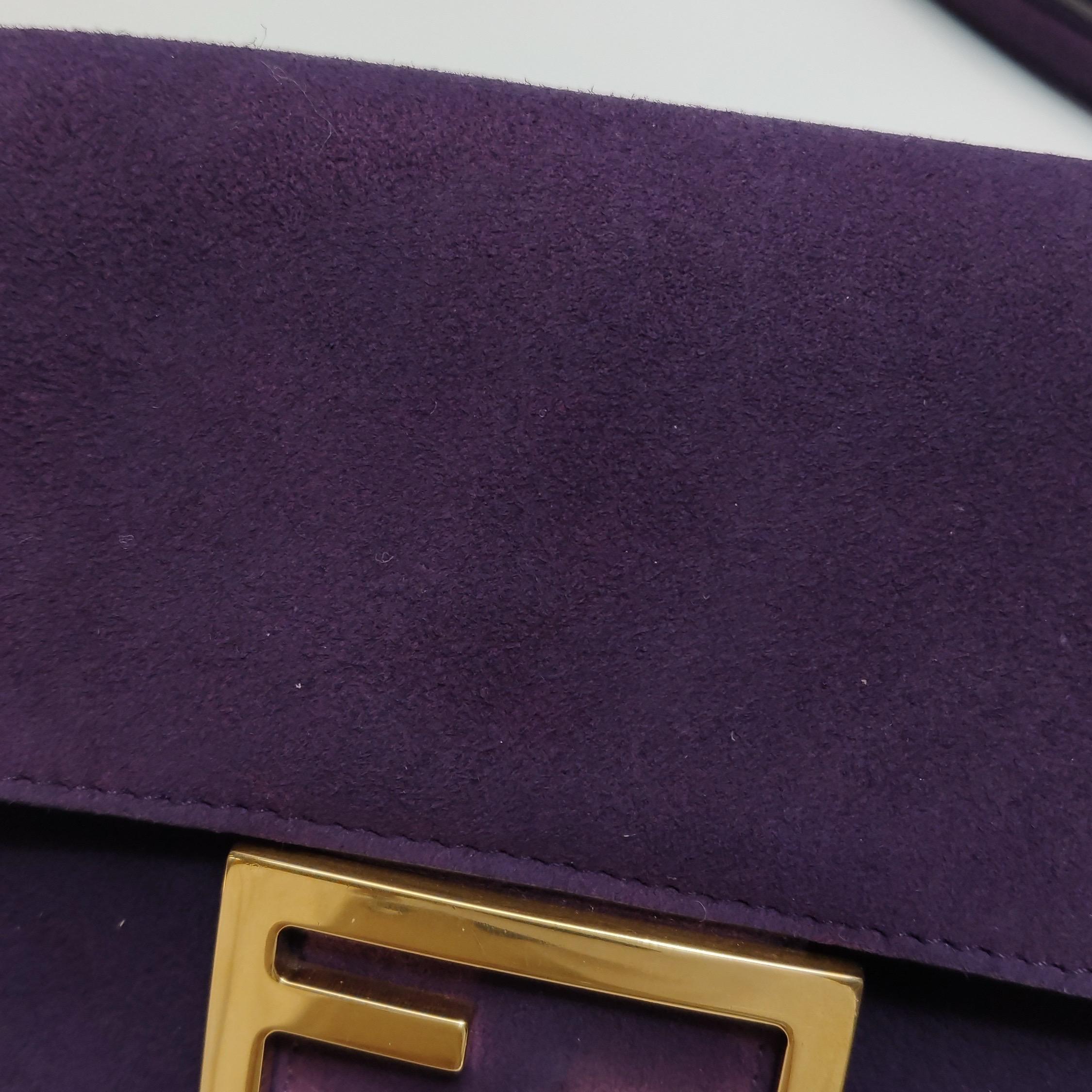 Fendi Baguette Mini Purple Suede Gold Hardware Crossbody Bag en vente 14