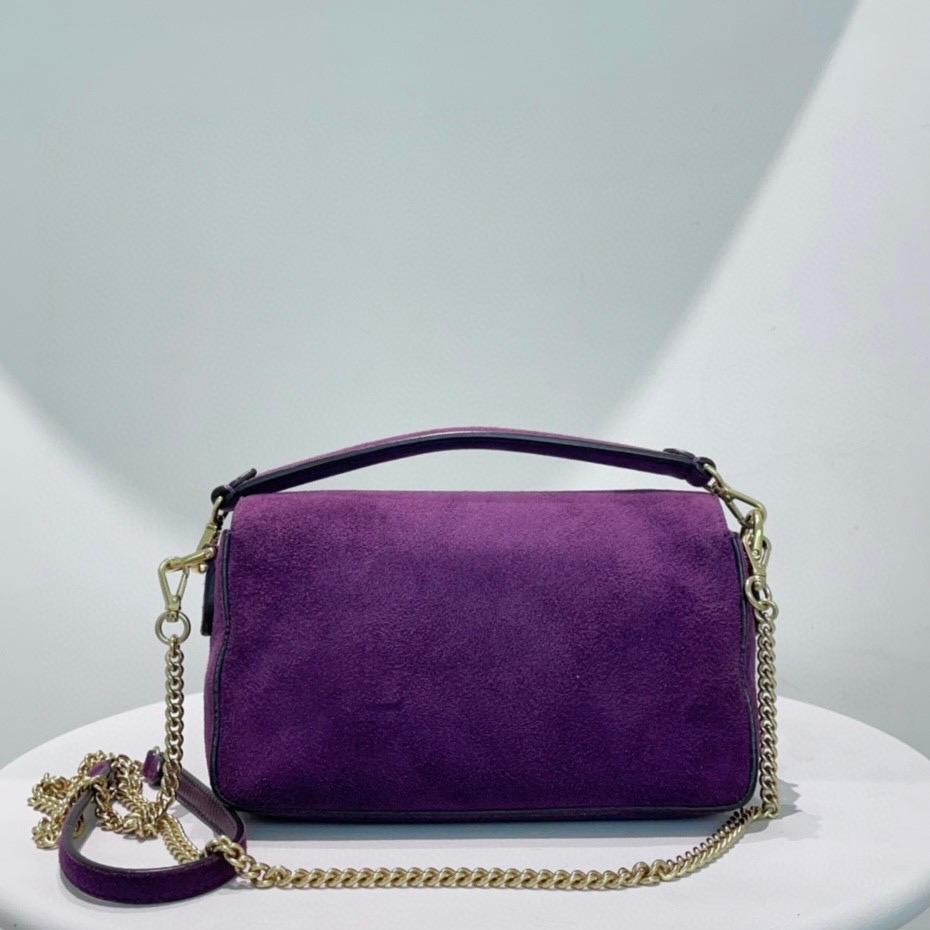 CONDITION: EXCELLENT

This preloved item is in excellent condition with light signs of use. There may be light scuffs around the corners of the base, flaps, and handle. Light stains on the suede.

DETAILS

FENDI
Baguette 
Size: mini
Dimensions: