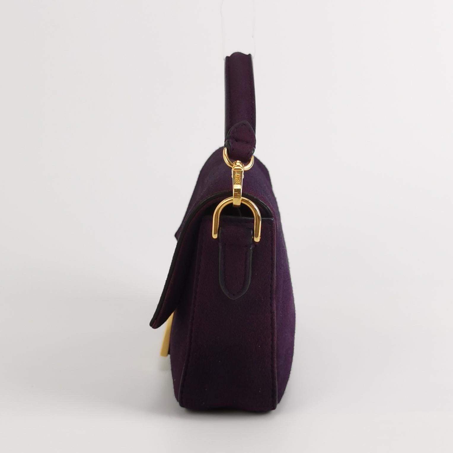 Fendi Baguette Mini Purple Suede Gold Hardware Crossbody Bag Excellent état - En vente à AUBERVILLIERS, FR