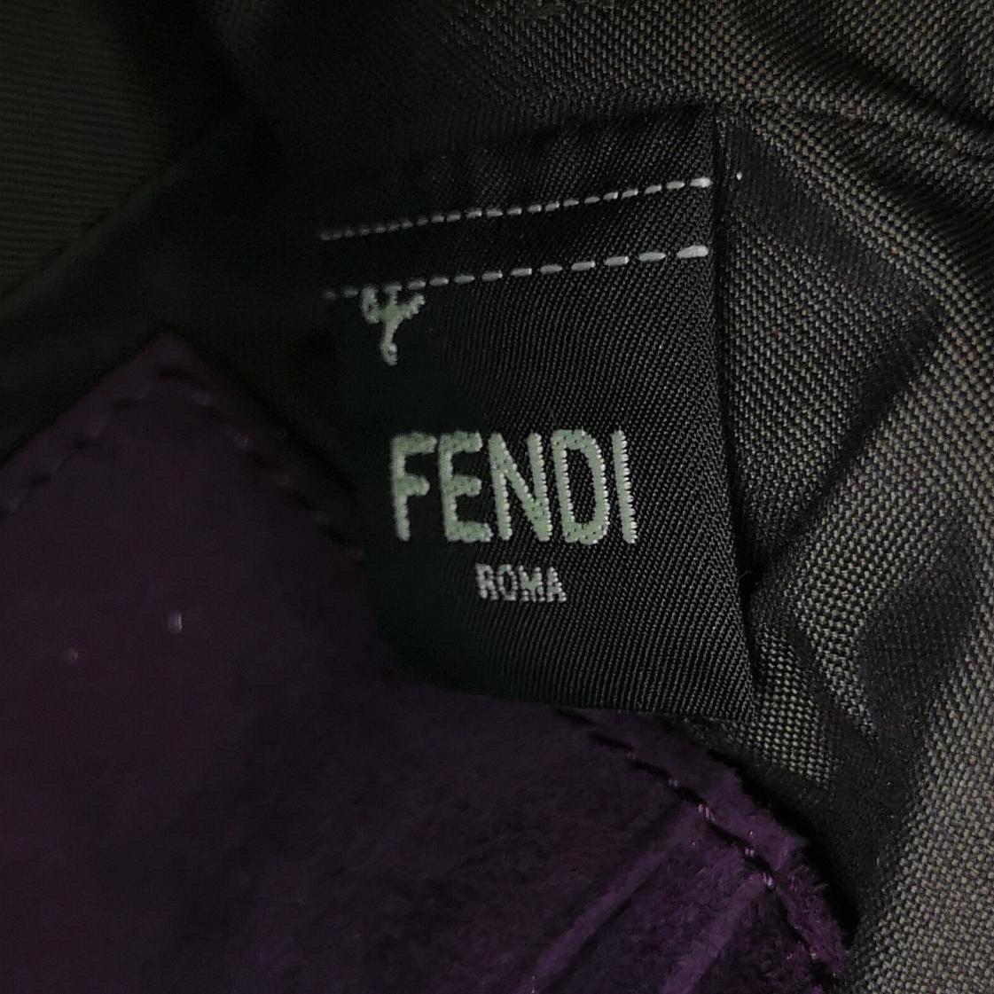 Fendi Baguette Mini Purple Suede Gold Hardware Crossbody Bag en vente 4
