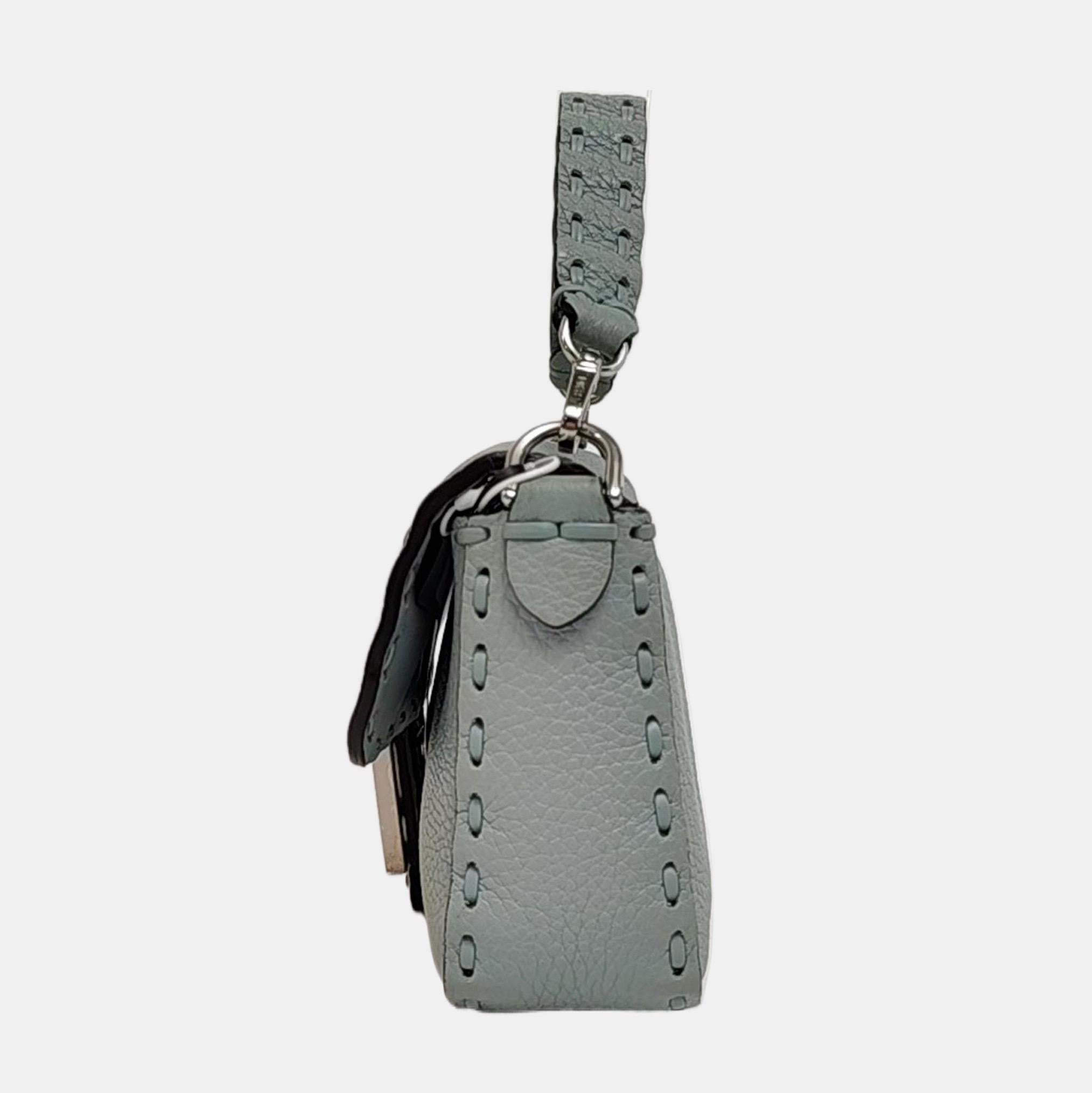 Fendi Baguette Mini Selleria Bleu Sac à bandoulière en cuir de veau Excellent état - En vente à AUBERVILLIERS, FR