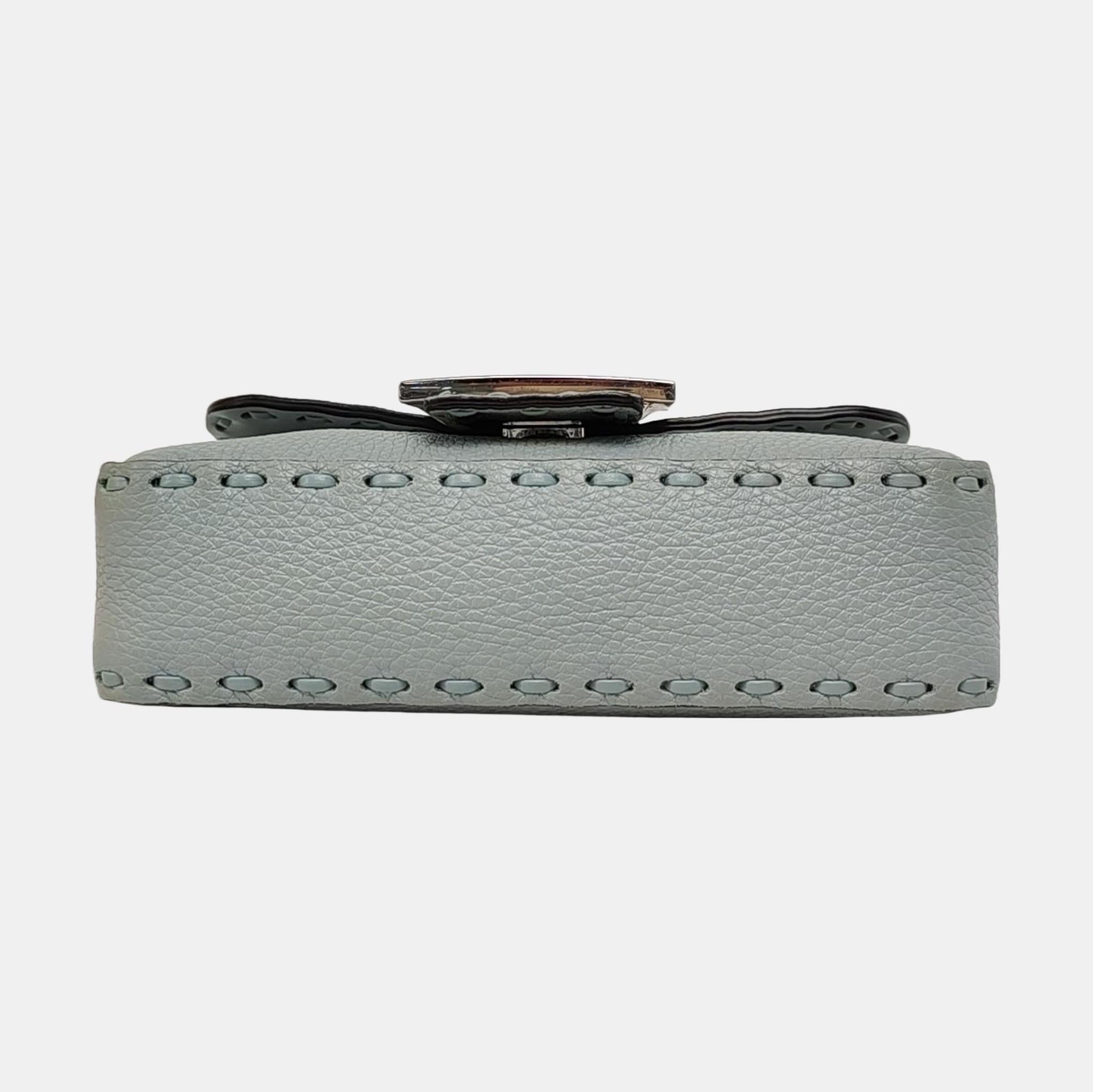 Fendi Baguette Mini Selleria Bleu Sac à bandoulière en cuir de veau Pour femmes en vente