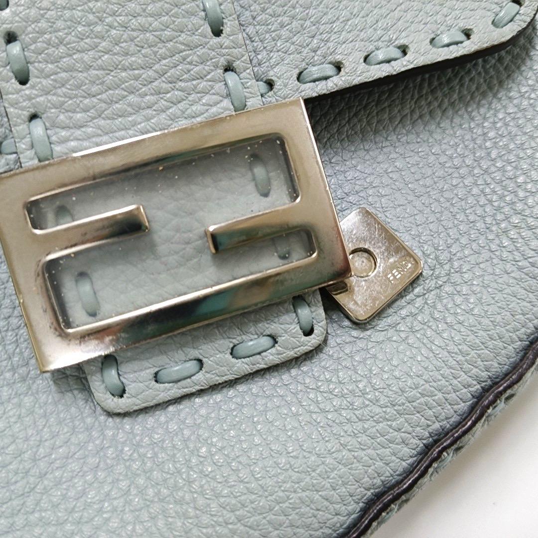 Fendi Baguette Mini Selleria Bleu Sac à bandoulière en cuir de veau en vente 1