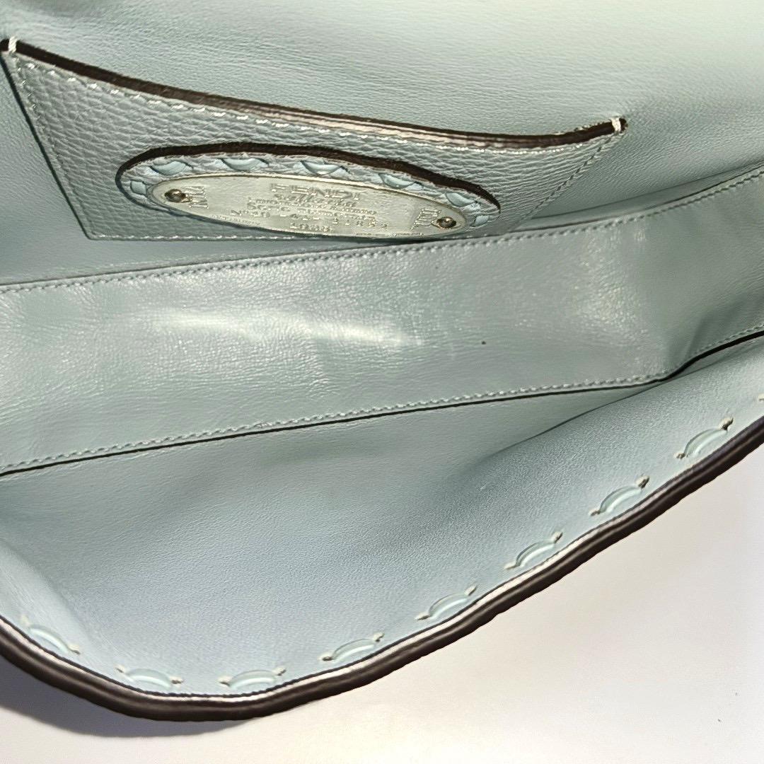 Fendi Baguette Mini Selleria Bleu Sac à bandoulière en cuir de veau en vente 3