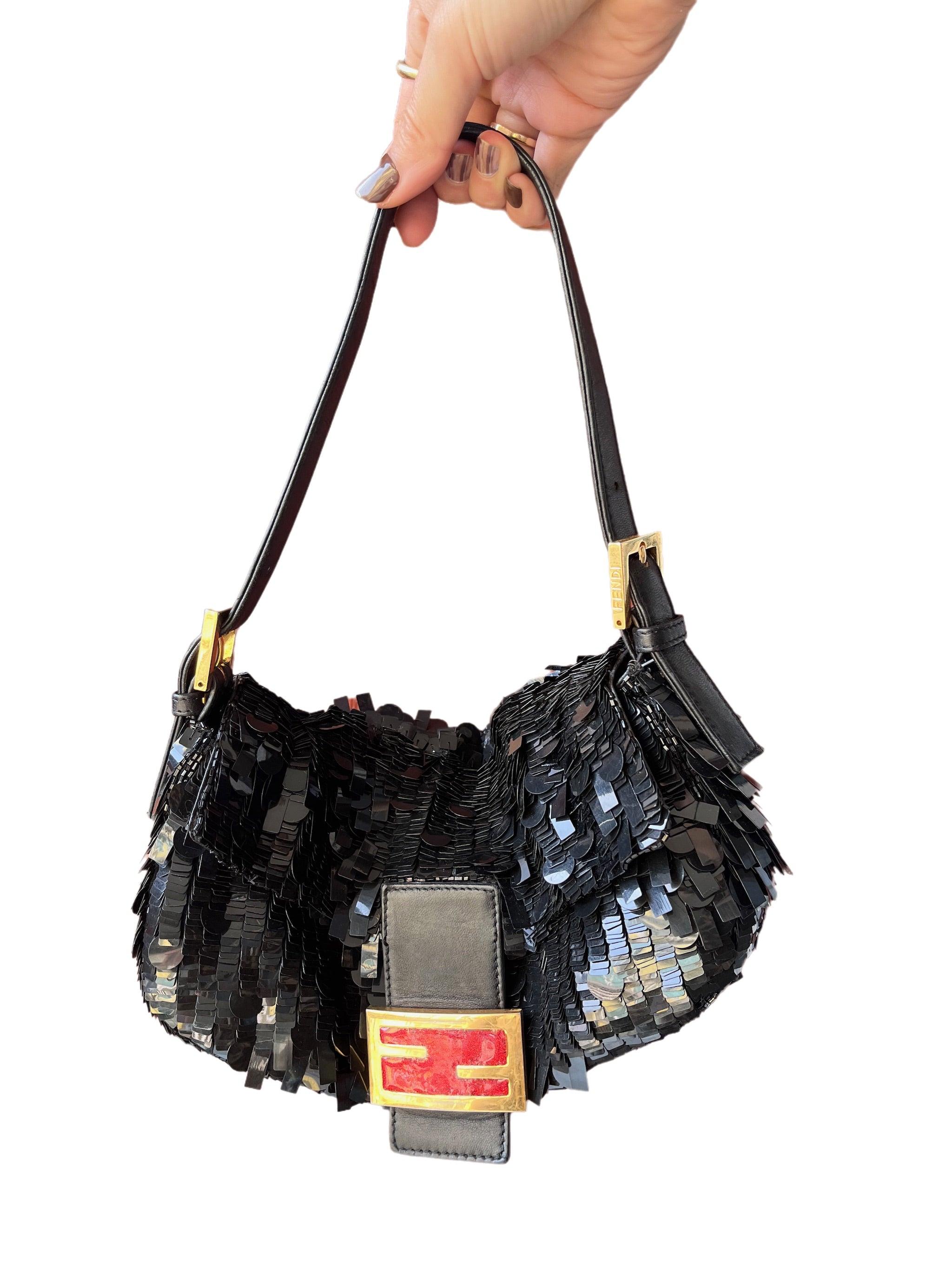 Fendi Baguette Multi-shape Black Sequins with Red Buckle In Good Condition In AUBERVILLIERS, FR