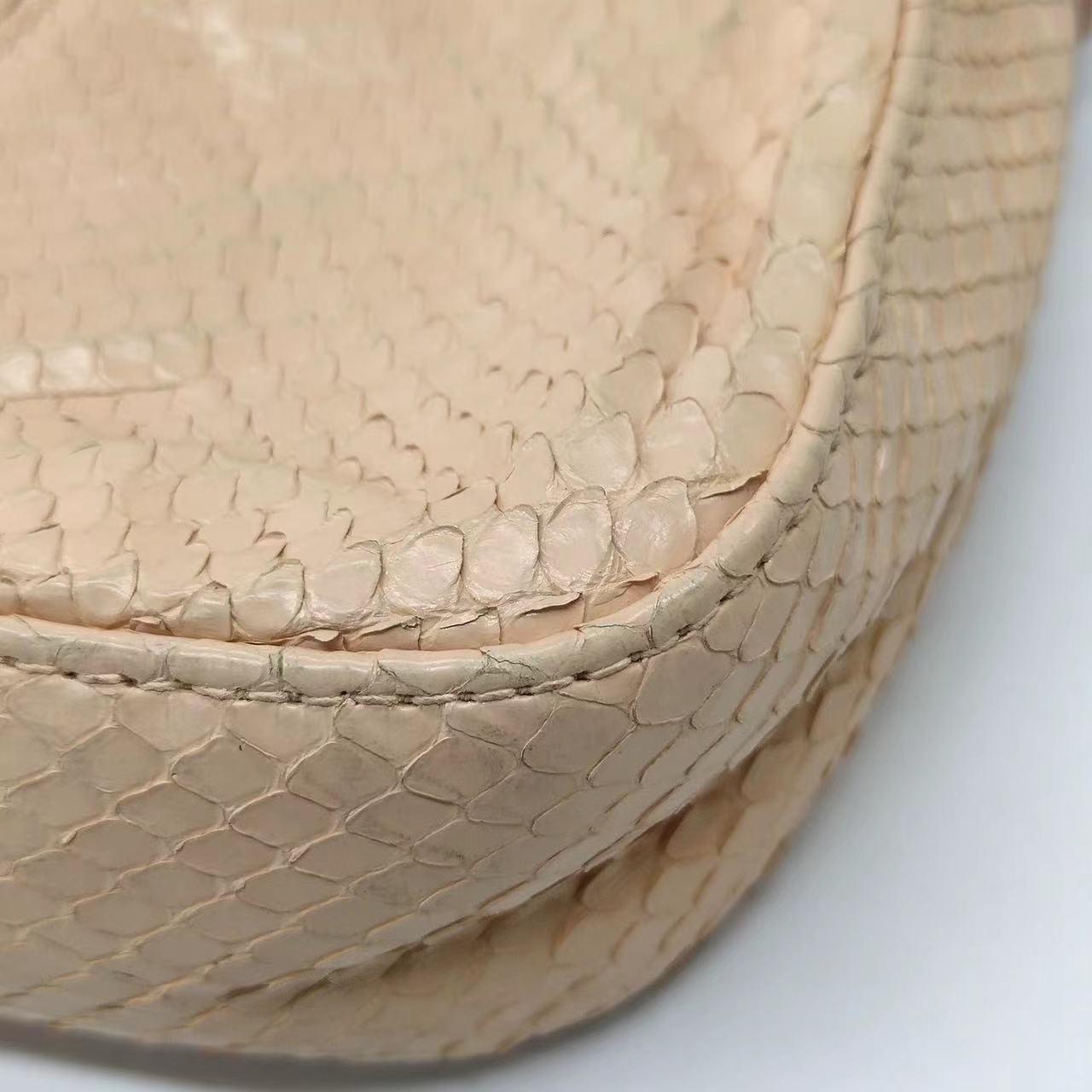 Fendi baguette nude pink python leather shoulder bag For Sale 5