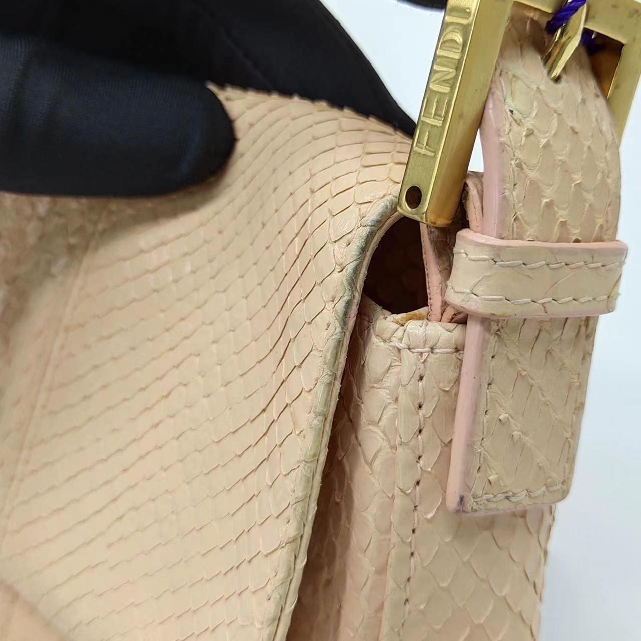 Fendi baguette nude pink python leather shoulder bag For Sale 8