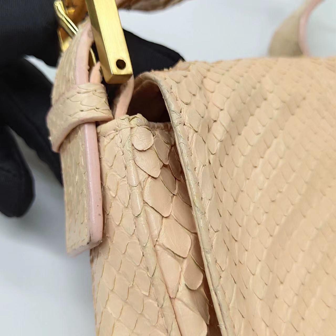 Fendi baguette nude pink python leather shoulder bag For Sale 9