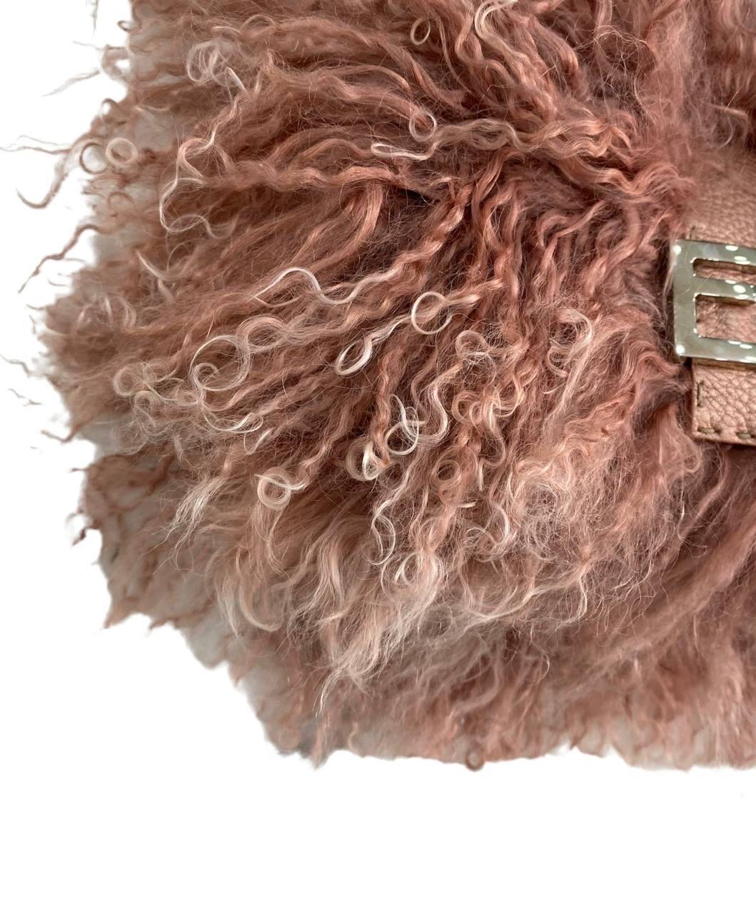Fendi Baguette Pink Fur Limited Edition In Excellent Condition In Torre Del Greco, IT