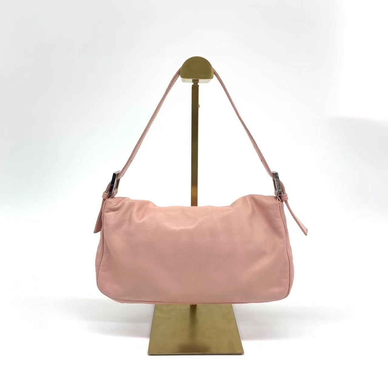 FENDI Baguette Pink Lambskin Leather In Good Condition In AUBERVILLIERS, FR