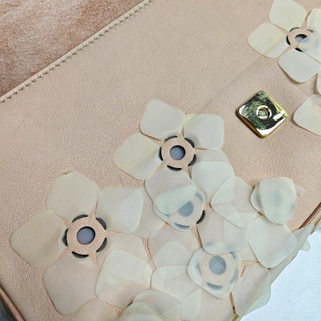 Fendi Baguette en cuir rose avec fleurs Boucle transparente en vente 8