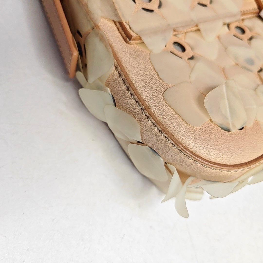 Fendi Baguette en cuir rose avec fleurs Boucle transparente en vente 9